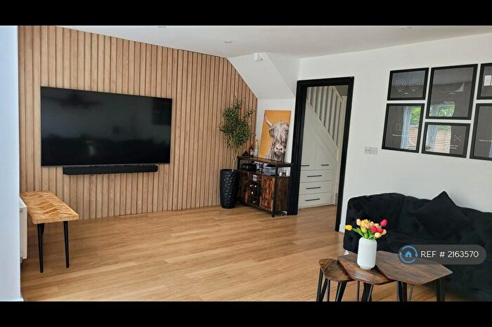 4 Bedroom Terraced House To Rent In Holmesdale Avenue, Redhill, RH1