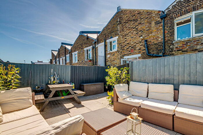 2 Bedroom Flat For Sale In Kilburn High Road, Brondesbury, NW6