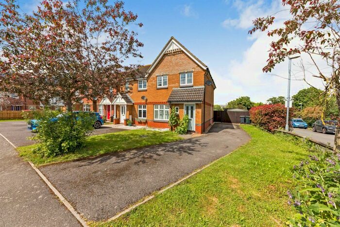 3 Bedroom Semi-Detached House To Rent In Gordon Close, Ashford, TN24