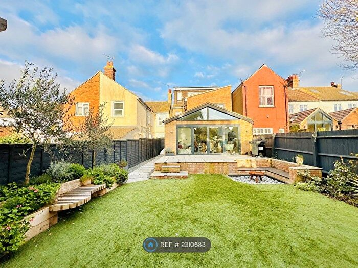 5 Bedroom Detached House To Rent In Abbotts Road, Aylesbury, HP20