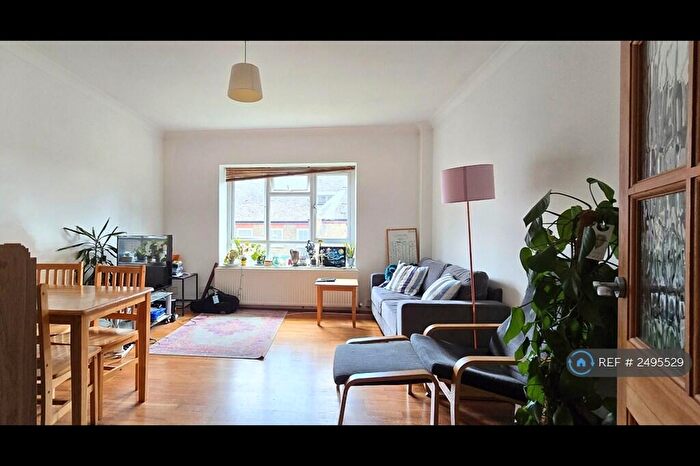 3 Bedroom Flat To Rent In Alford Court, London, N1