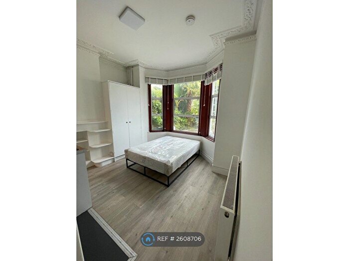 Studio To Rent In Percy Road, London, W12