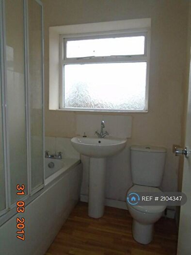 2 Bedroom End Of Terrace House To Rent In Dane Street, Oldham, OL4
