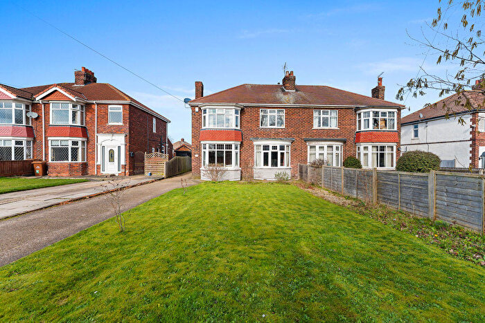 3 Bedroom Semi Detached House For Sale In Laceby Road, Grimsby, DN34