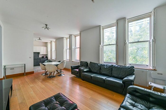 3 Bedroom Maisonette For Sale In Shaftesbury Avenue, Covent Garden, London, WC2H