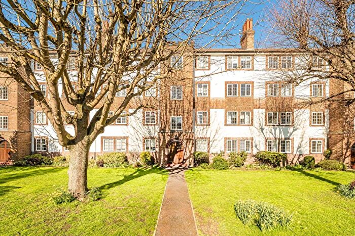 2 Bedroom Flat For Sale In Kew Road, Kew, TW9