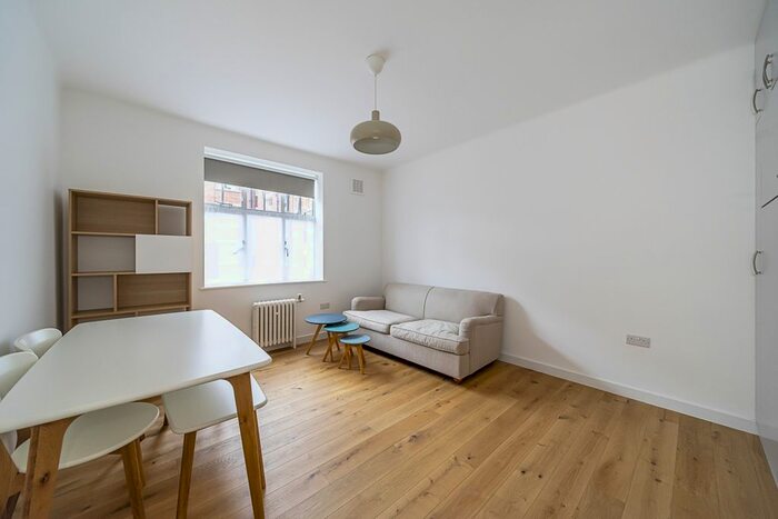 Studio To Rent In Belsize Grove, London, NW3