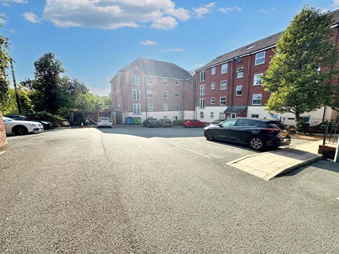 2 Bedroom Flat For Sale In Stonemere Drive, Radcliffe, M26