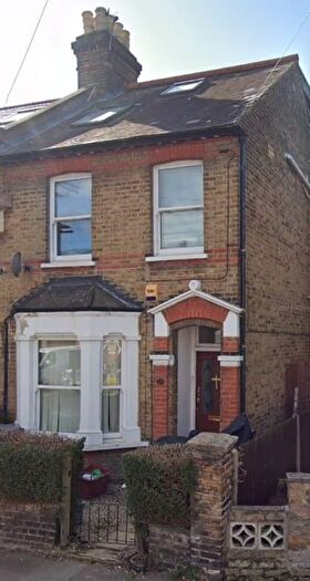 4 Bedroom Semi Detached House For Sale In Alexandra Road, Hounslow, TW3