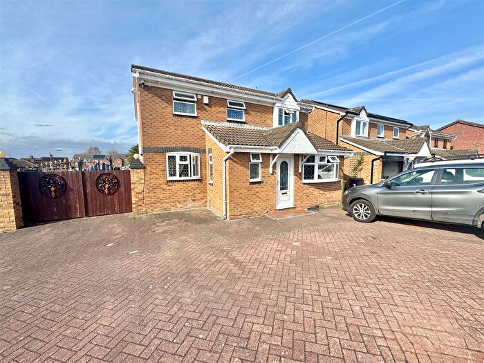 4 Bedroom Detached House To Rent In Dymond Grove, Grassmoor, Chesterfield, S42