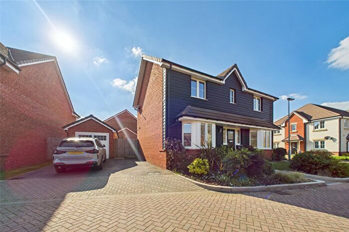 4 Bedroom Detached House To Rent In Muir Gate, Binfield, Bracknell, Berkshire, RG42