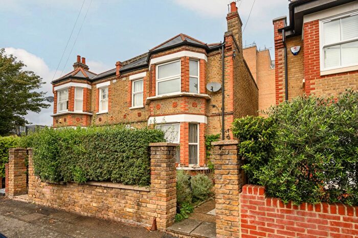 2 Bedroom Flat For Sale In Griffiths Road, Wimbledon, London, SW19