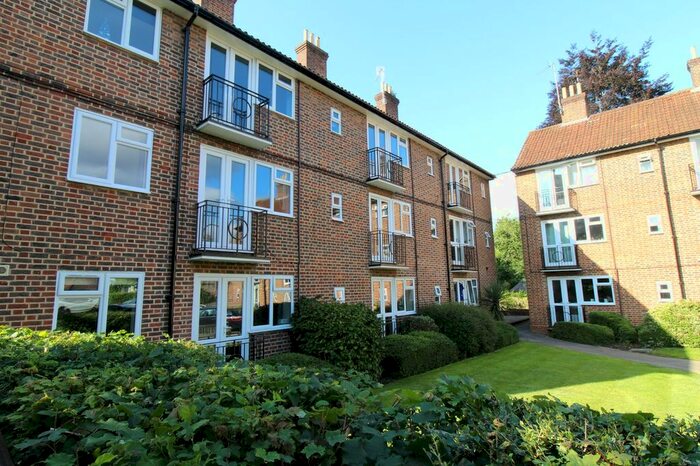 2 Bedroom Flat To Rent In Westall Close, Hertford, SG13