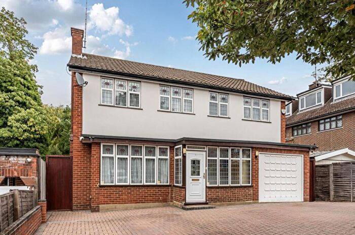 4 Bedroom Detached House For Sale In Laurel View, Woodside Park, N12
