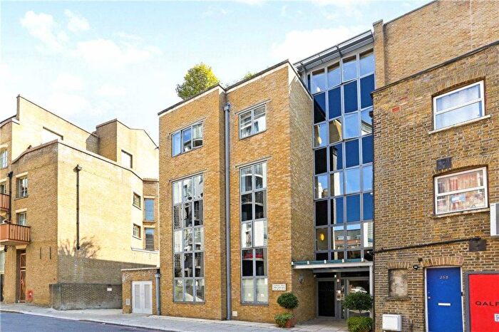 2 Bedroom Flat To Rent In Three Oak Lane, London, SE1