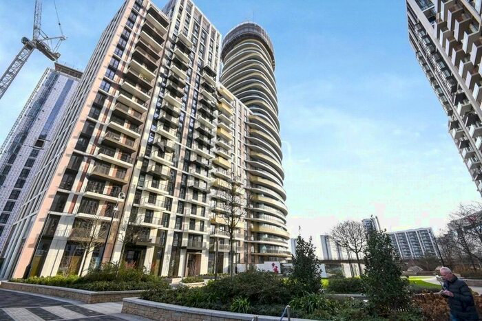 3 Bedroom Flat To Rent In Parkside Apartments, White City Living, Cascade Way, W12