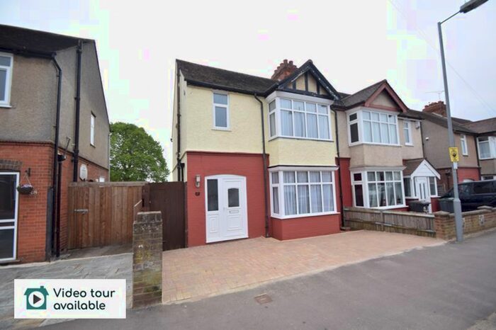 3 Bedroom Semi-Detached House To Rent In Rutland Crescent, Luton, LU2