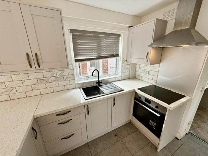 3 Bedroom Semi-Detached House To Rent In Stainborough Road, Dodworth, Barnsley, S75