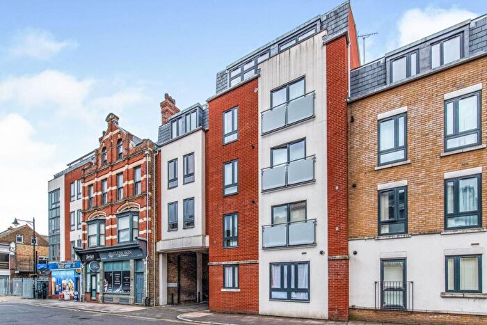 1 Bedroom Flat To Rent In Lyon Court, Rochester, ME1