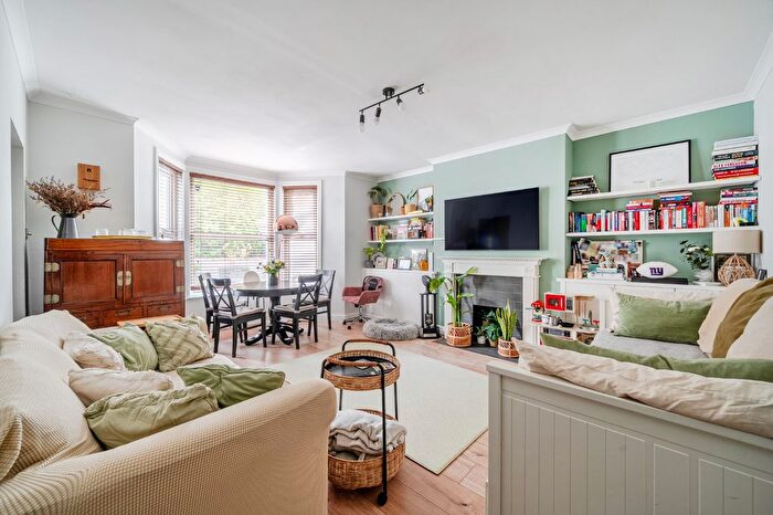 2 Bedroom Flat For Sale In Horn Lane, Acton, London, W3