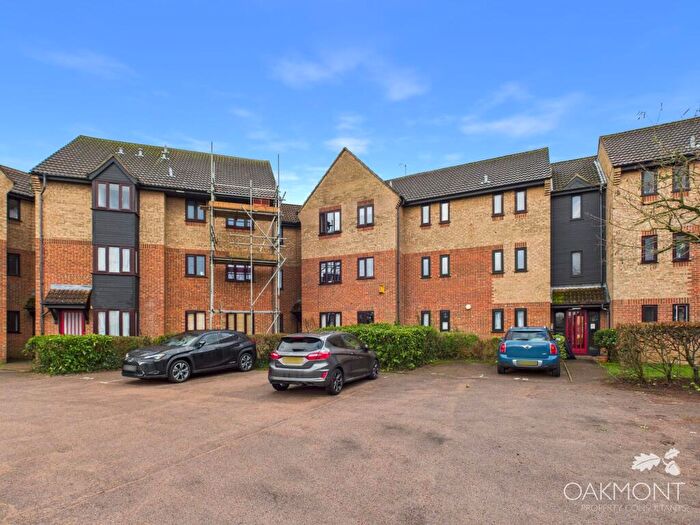 1 Bedroom Apartment For Sale In Copperfields, Basildon, SS15
