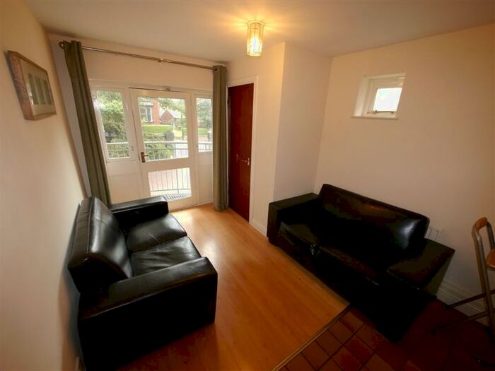 4 Bedroom Flat To Rent In Flat, Clarendon CourtClarendon RoadLeeds, LS2