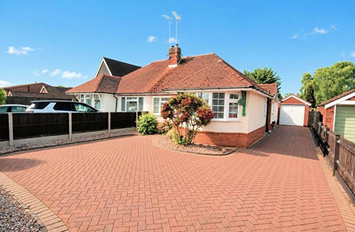 2 Bedroom Semi-Detached Bungalow For Sale In Laburnum Grove, Luton, LU3