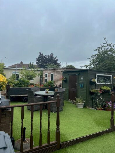2 Bedroom Bungalow For Sale In Mashiters Hill, Romford, RM1