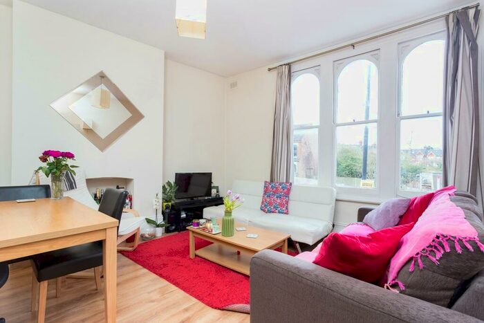 2 Bedroom Flat To Rent In Lordship Lane, SE22
