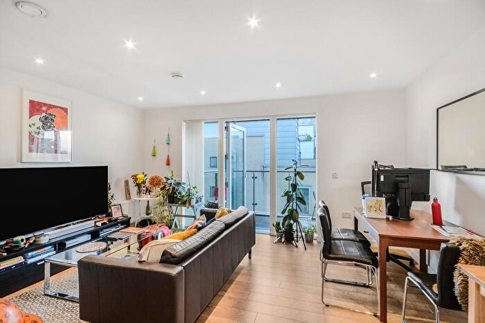 1 Bedroom Flat To Rent In Vitruvian Court, Rolling Mills Mews, E14