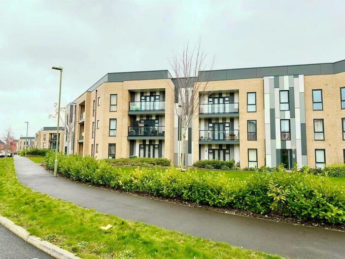 2 Bedroom Flat To Rent In Cashmere Drive, Andover, SP11