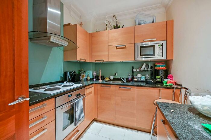 2 Bedroom Flat To Rent In Kew Riverside, Richmond, TW9
