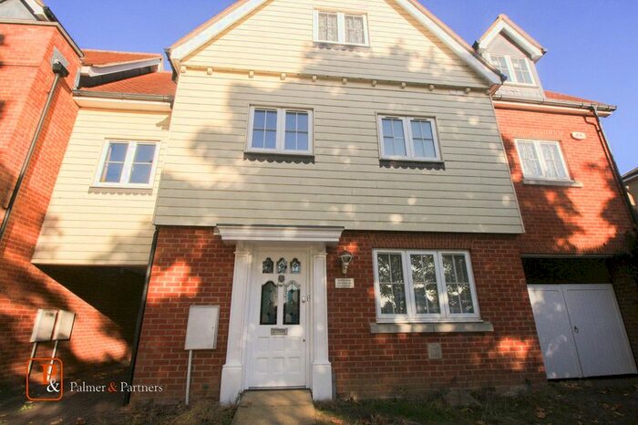 5 Bedroom Link Detached House To Rent In Winstree Road, Stanway, Colchester, Essex, CO3