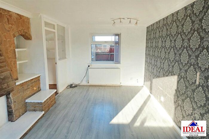 3 Bedroom Terraced House For Sale In Low Lands Walk, Askern, Doncaster, DN6