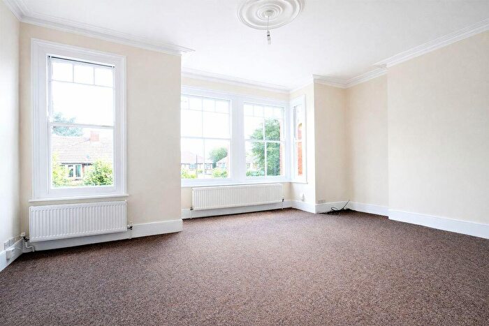 2 Bedroom Flat To Rent In Bed Room Flat - Enfield Town, EN1