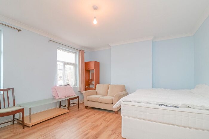 1 Bedroom Flat To Rent In Upper Tooting Road, London, SW17