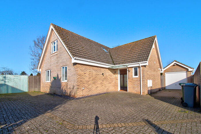 3 Bedroom Bungalow For Sale In Grantchester Place, Ipswich, IP5