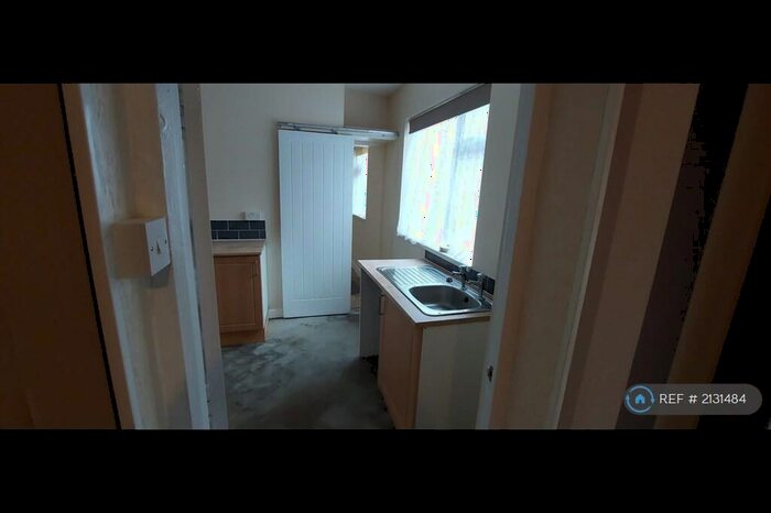 1 Bedroom Flat To Rent In Windmill Hill, Halesowen, B63