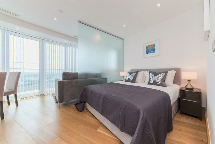 Apartment To Rent In Crossharbour Plaza, London, E14