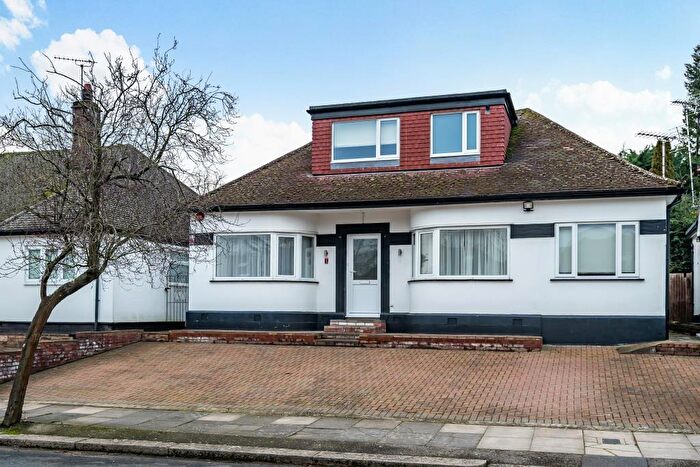 3 Bedroom Detached House To Rent In Edgware, Harrow, HA8