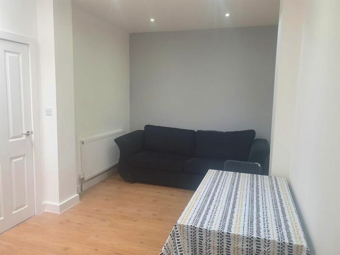 1 Bedroom Flat To Rent In Victoria Road, Ruislip Manor, Ruislip, HA4