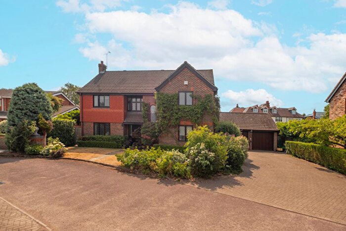 5 Bedroom Detached House For Sale In Beechwood Grove, Surbiton, KT6