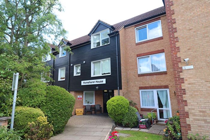 1 Bedroom Property To Rent In Sawyers Hall Lane, Brentwood, CM15