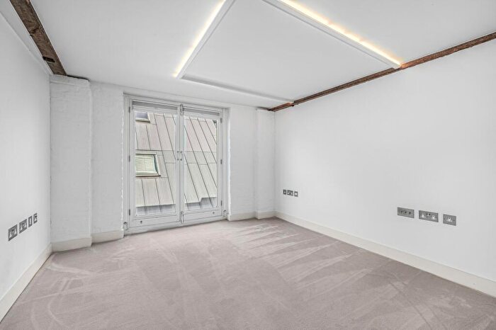 3 Bedroom Flat To Rent In Rotherhithe Street, Surrey Quays, SE16