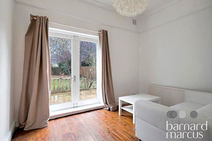 1 Bedroom Flat To Rent In Clarence Avenue, London, SW4