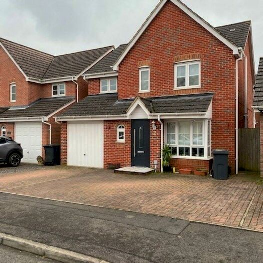 4 Bedroom Detached House To Rent In Borderers Gardens Thatcham, RG19