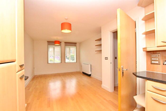 1 Bedroom Flat To Rent In Flanders House, Defoe Road, N16