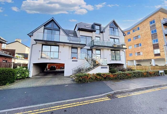 1 Bedroom Flat To Rent In Potters Place, - Norton Way, Poole, Dorset, BH15