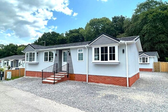 2 Bedroom Park Home For Sale In Drapers Copse, SO45