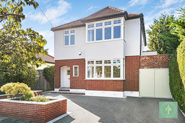 4 Bedroom Detached House For Sale In Maxim Road, Grange Park, London, N21
